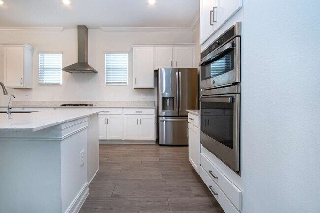 Building Photo - Spacious Like New 4-Bedroom Oasis with 3 F...