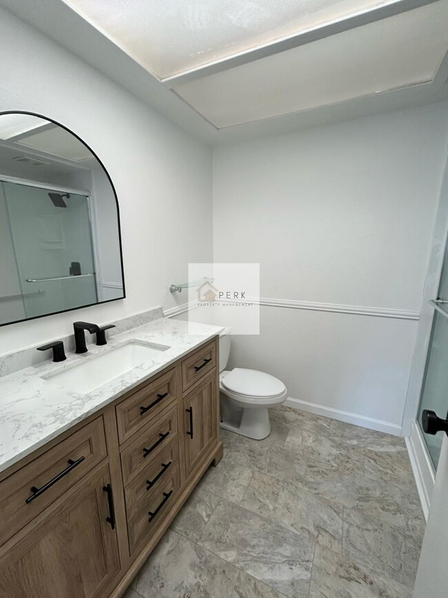 Building Photo - Beautiful 5 Bedroom / 3 Bath Home