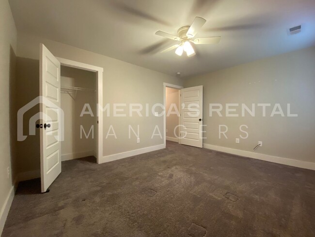 Building Photo - Townhome for rent in Gardendale!!! Availab...