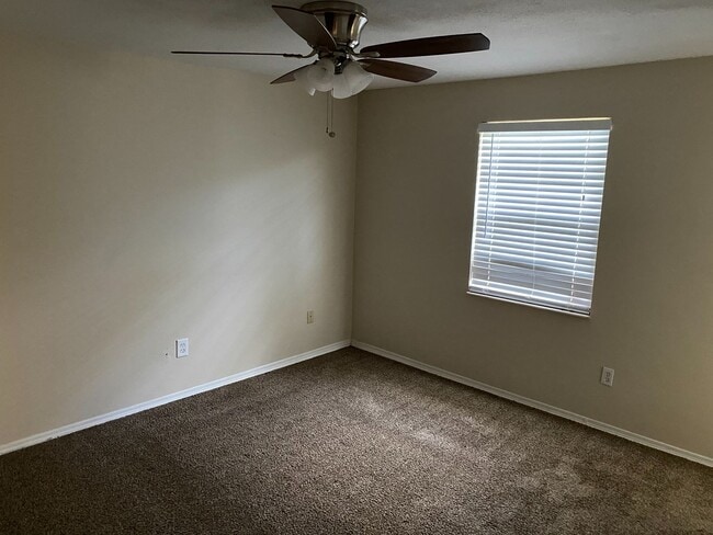 Building Photo - 3 bedroom home in Greenwood!