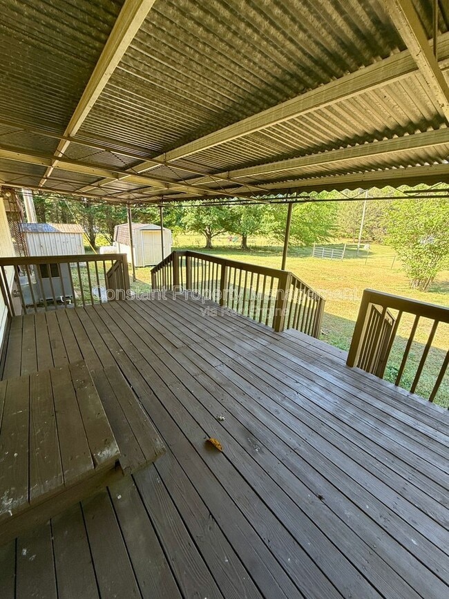 Building Photo - 491 Johnny Cut Rd