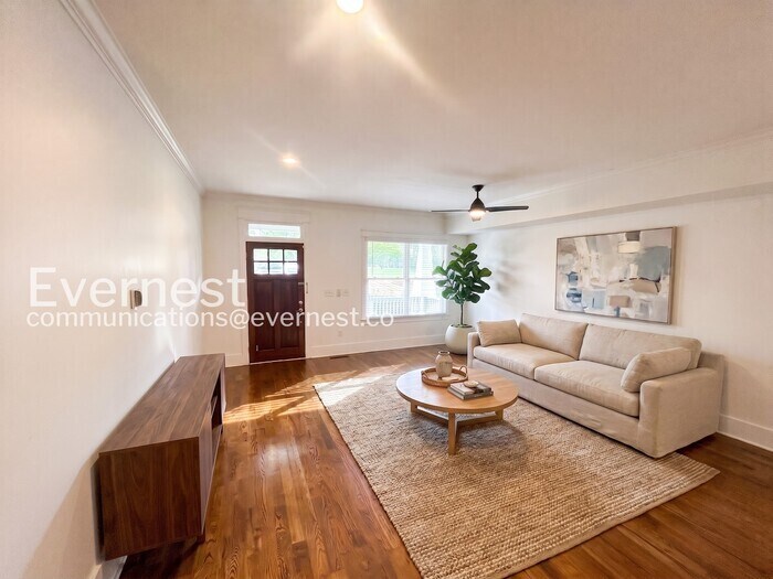 Building Photo - 2905a Davis Ave