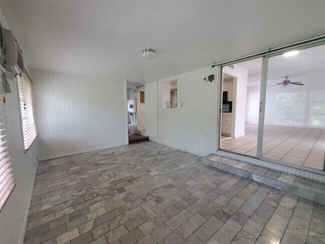 Building Photo - 6310 NW 71st Ave