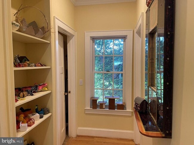 Building Photo - 19 Sunset Dr