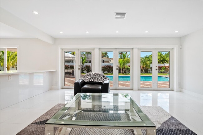 Building Photo - 21100 Highland Lakes Blvd