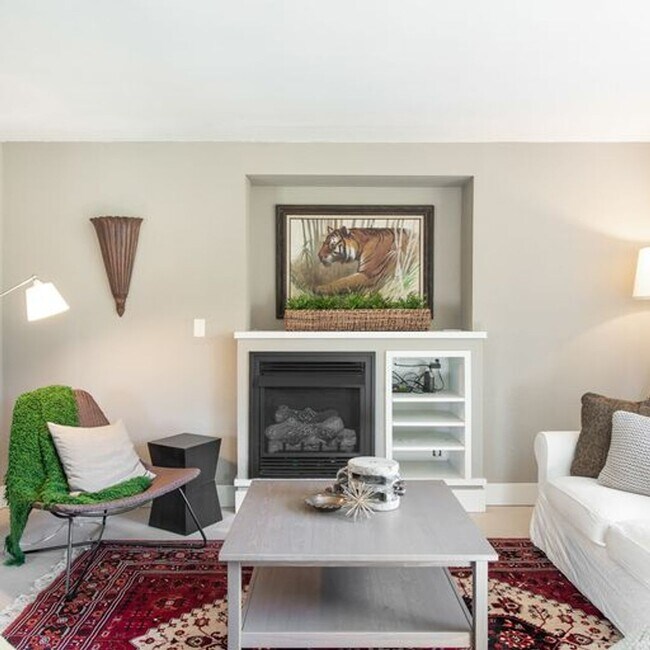 Building Photo - Charming Rambler in North Seattle!