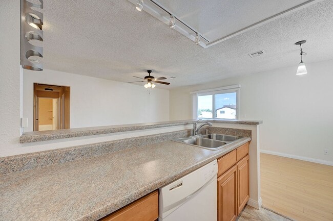 Building Photo - 2365 Canfield Dr