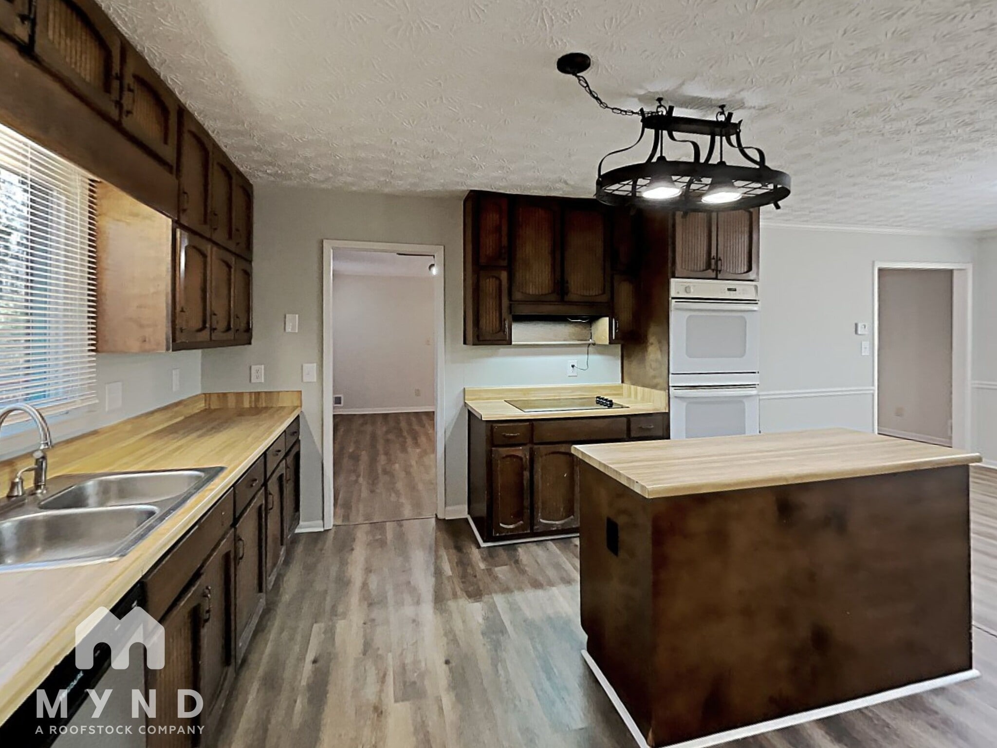 Building Photo - 610 Ponderosa Ct
