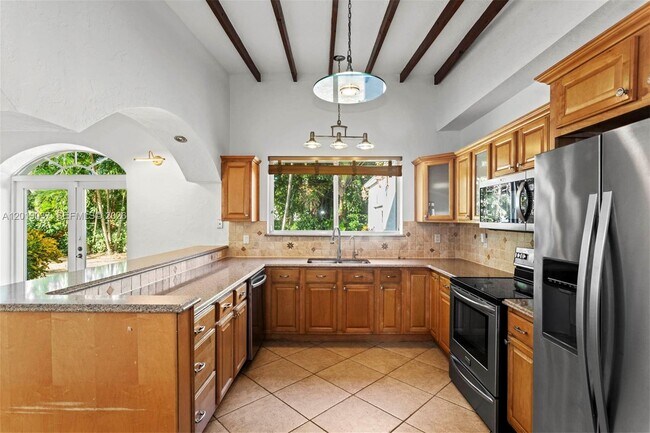 Building Photo - 7975 Sunset Dr