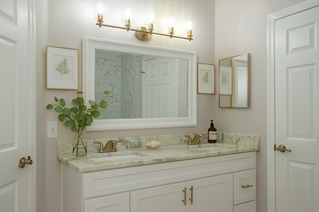 Building Photo - Gorgeous - Completely updated 2 bed 2 bath condo in gated community of Mosaic at Millenia!