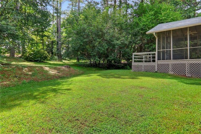 Building Photo - 447 Cove Dr NE