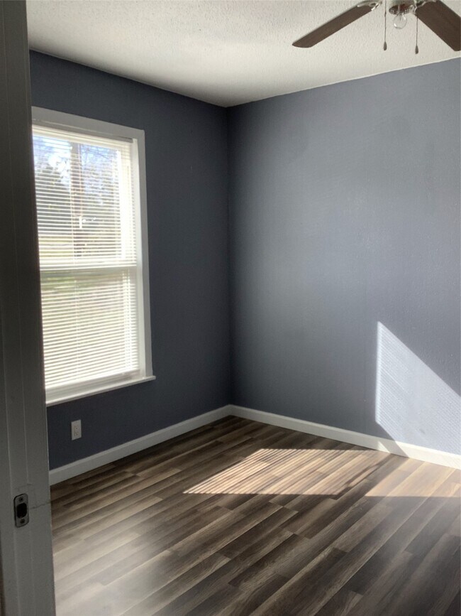 Building Photo - 715 S Market St