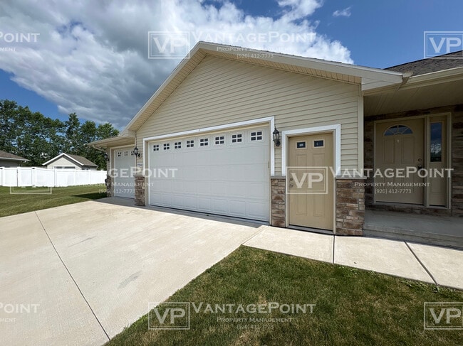 Building Photo - 2250 Daly Dr