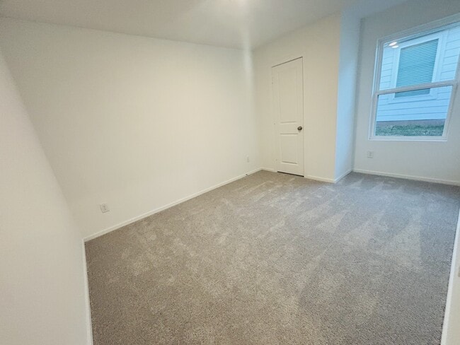 Building Photo - 25425 Carnation Ct