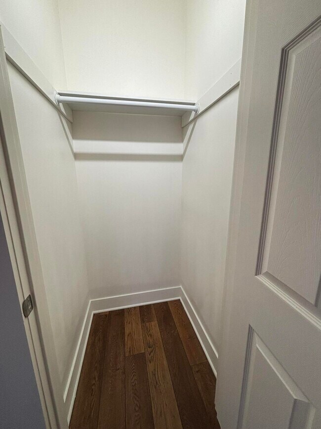 Building Photo - 118 S Evans St