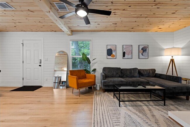 Building Photo - 3002 Brinwood Ave