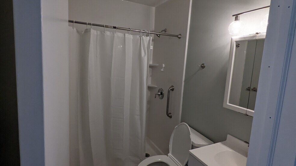 Full Bath - 6 Stoney Nob Dr