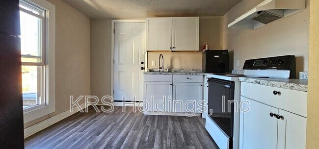 Building Photo - 918 Watson St