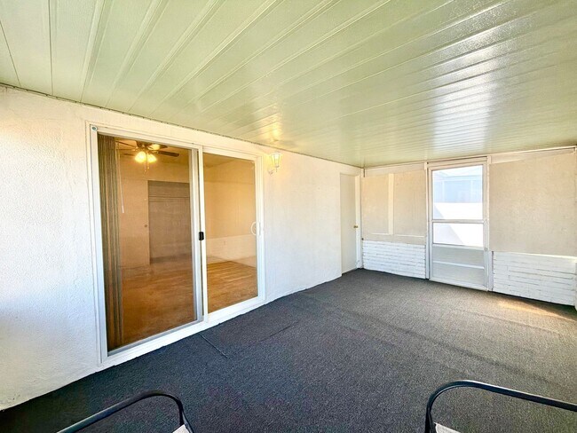 Building Photo - Charming Sun City 55+ Community 2 Bedroom Home with Bonus Sunroom Space