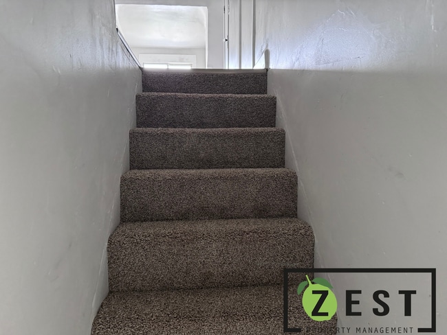 Building Photo - Beautifully Remodeled Home!