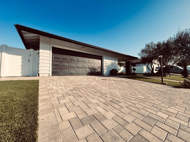 Building Photo - Renovated Rancho Bernardo 55+ Community 2 Bedroom 2 Bathroom Home