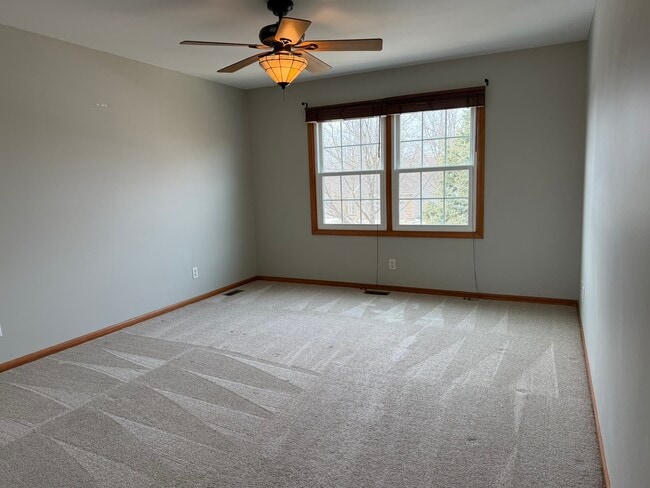 Building Photo - 773 Ridge Dr