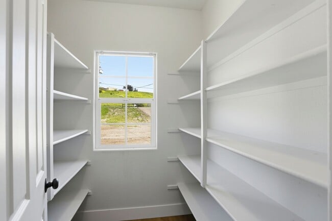 Building Photo - Beautiful Gated Country Property