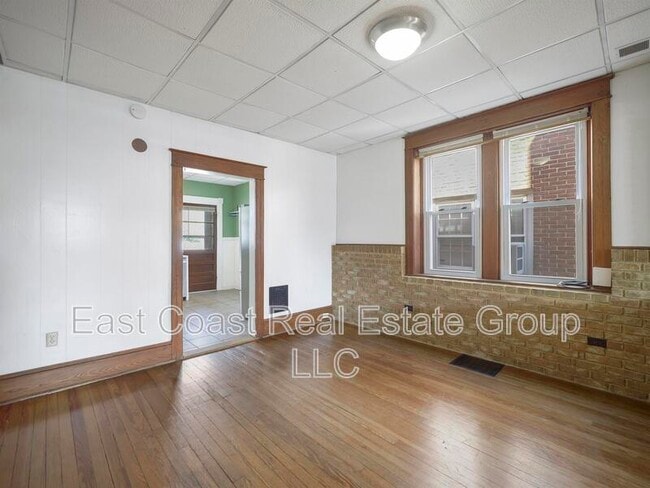 Building Photo - 827 Mulberry Ave