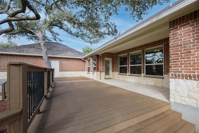 Building Photo - 2220 Comal Springs