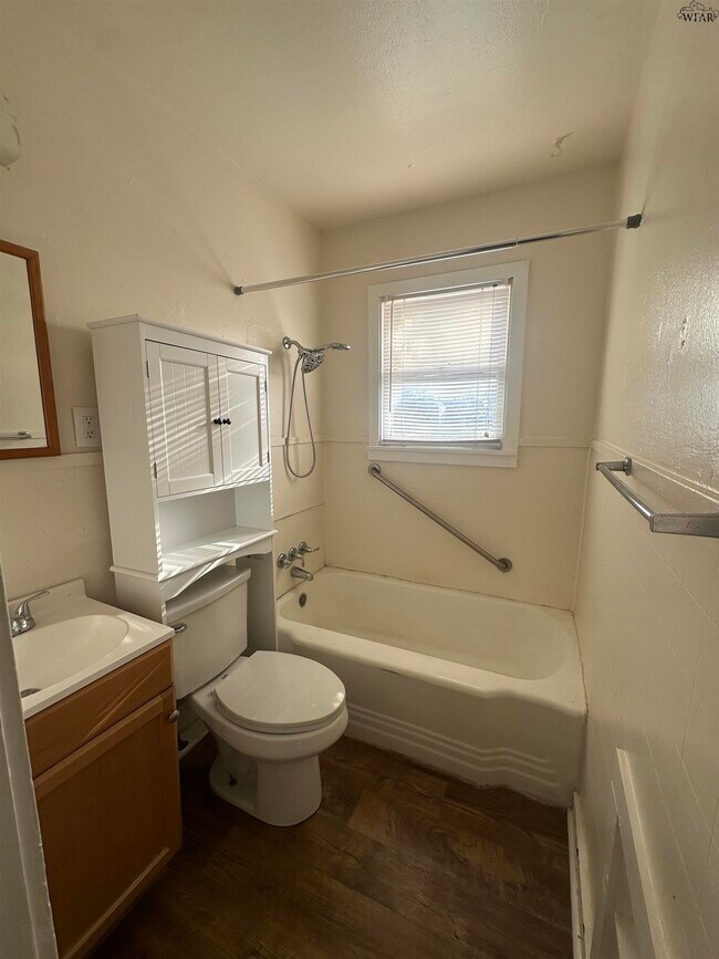 Building Photo - 3013 Lebanon Rd