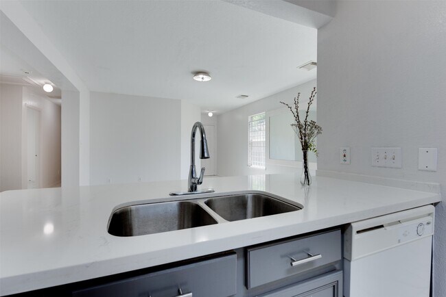 Building Photo - 8510 Village Hollow Ln