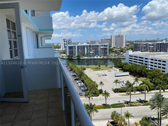 Building Photo - 3725 S Ocean Dr