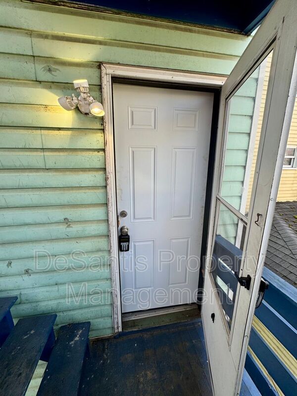 Building Photo - 542 5th Ave