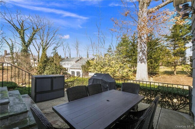 Building Photo - 59 Clinton Ave