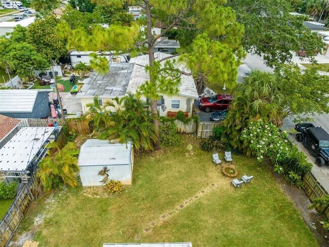 Building Photo - 1620 SW 33rd Ave