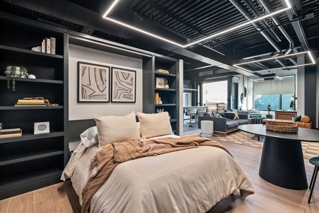 Building Photo - Stunning Fully Furnished Condo in Downtown...