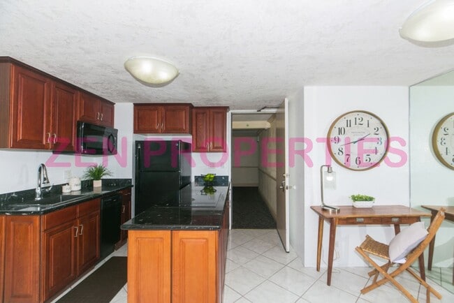 Building Photo - furnished 1 bedroom, 1 bath unit at Island Colony for rent.