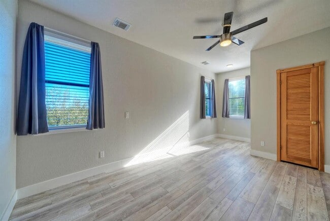 Building Photo - 15501 Rock Creek