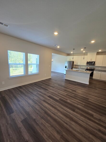 Open concept living room, kitchen & dining w/sliding door leading to rear patio and yard - 3901 Northbrook Dr