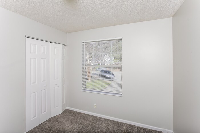 Building Photo - 206 Valeworth Dr