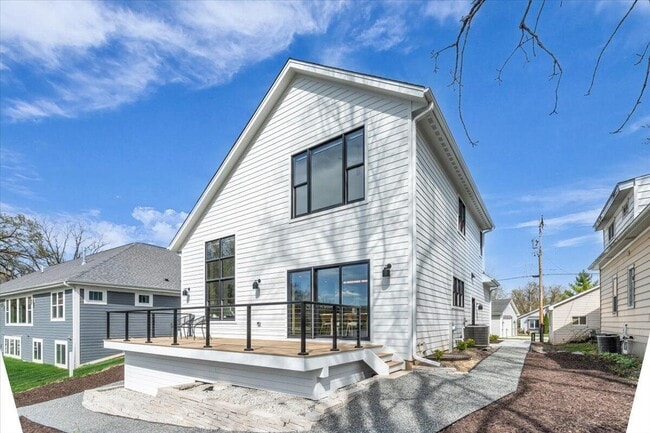 Building Photo - 6255 S Linnie Lac Pl