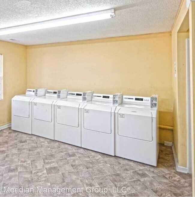 Building Photo - 2 br, 1 bath Apartment - 711 Jefferson St.