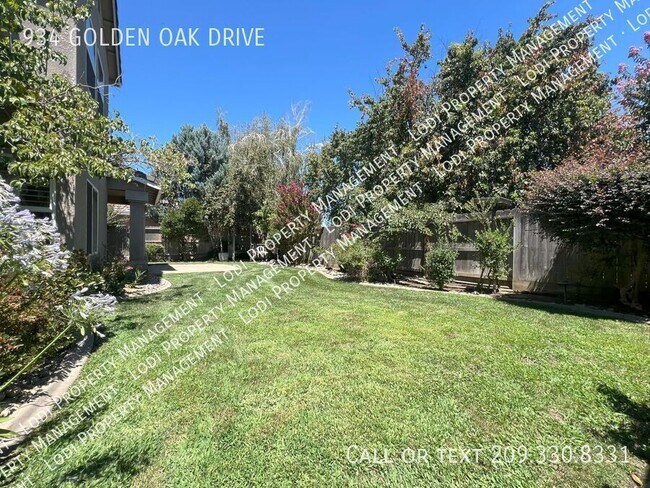 Building Photo - 934 Golden Oak Dr