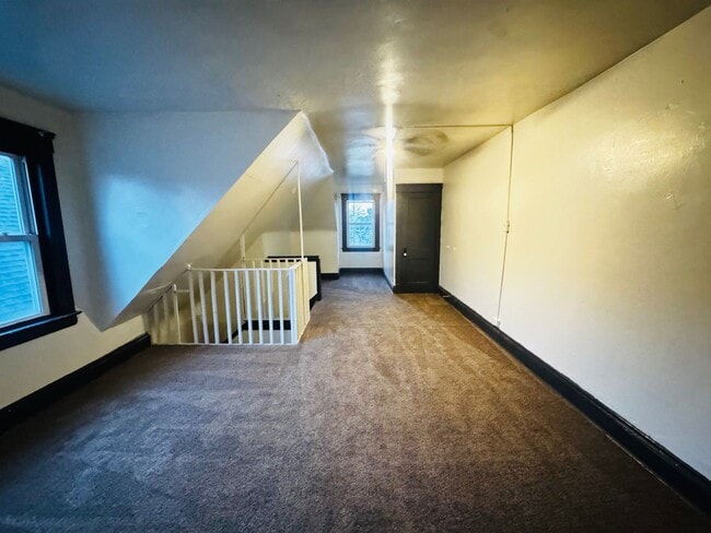 Building Photo - 576 E 110th St