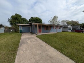 Building Photo - 310 Camellia Ave