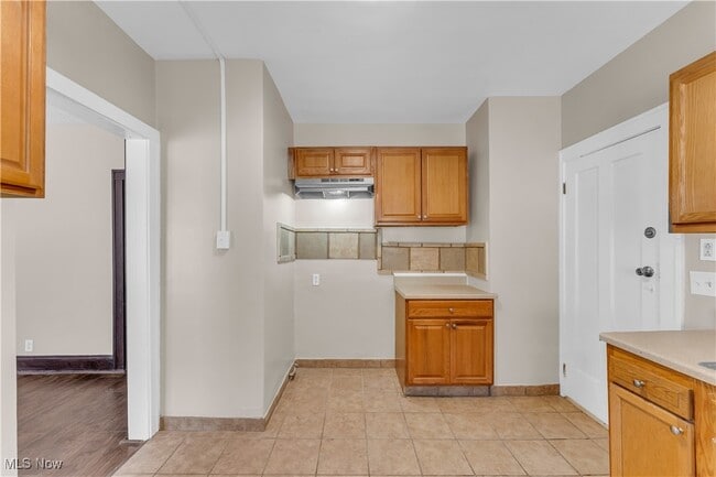 Building Photo - 11913 Buckingham Ave