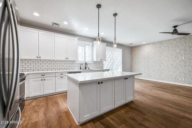 Building Photo - 3030 N 38th St