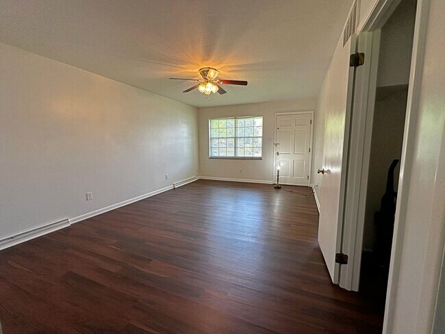 Building Photo - Alcoa City Duplex