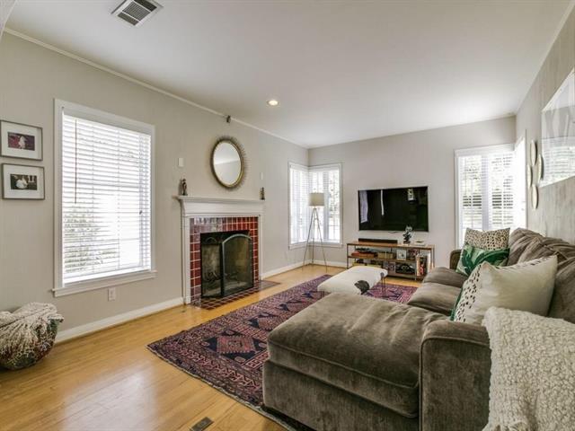 Building Photo - 1523 Oak Knoll St