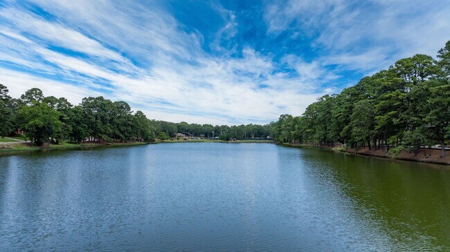 Building Photo - Furnished 3 Bedroom Lakewood Home with Lake View